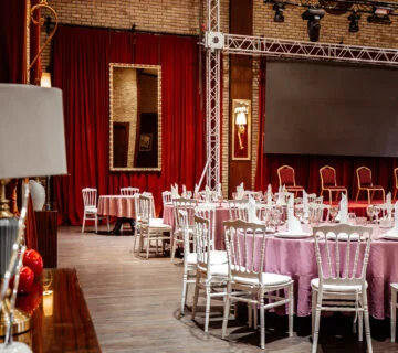 classic restaurant witn red curtains stage 360x320